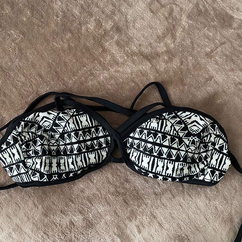 Patterned Bikini Top - Picture 2 of 5